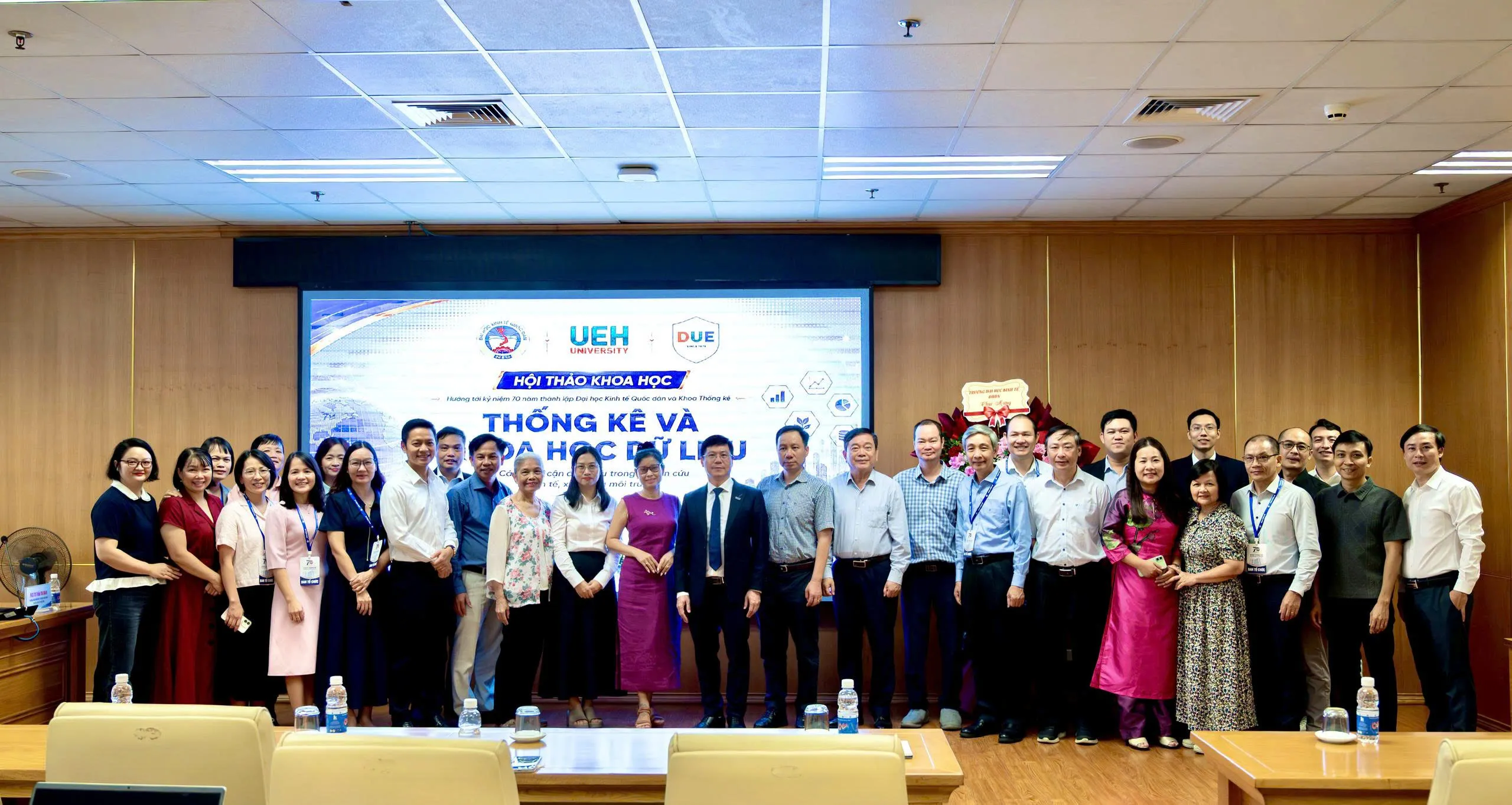Khoa Toán – Thống kê UEH tham dự và báo cáo tại Hội thảo khoa học quốc gia về Thống kê và Khoa học dữ liệu tại Đại học Kinh tế Quốc dân