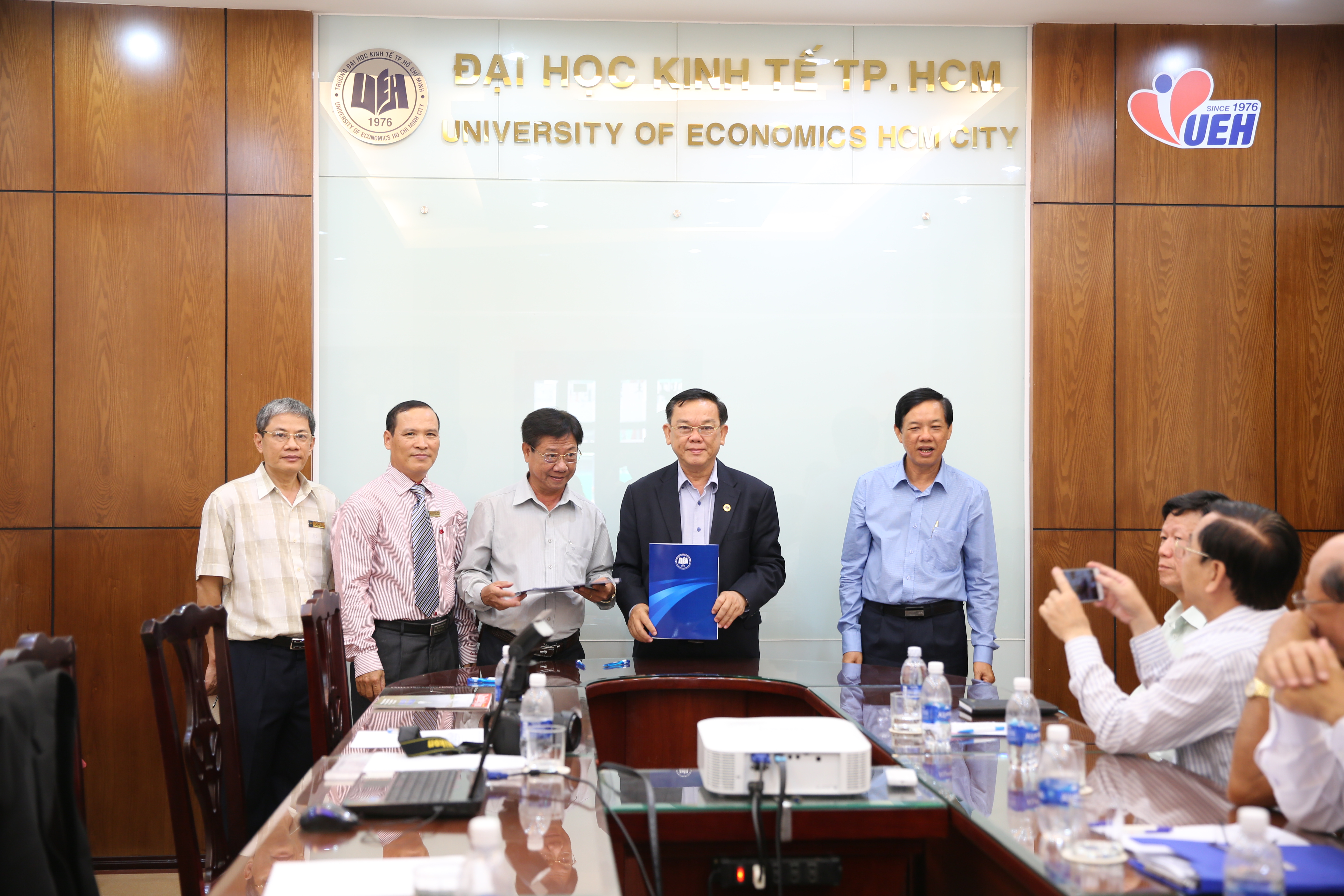 Lễ ký kết biên bản ghi nhớ hợp tác giữa Trường Đại học Kinh tế TPHCM và các Cục Thống kê của các tỉnh phía Nam