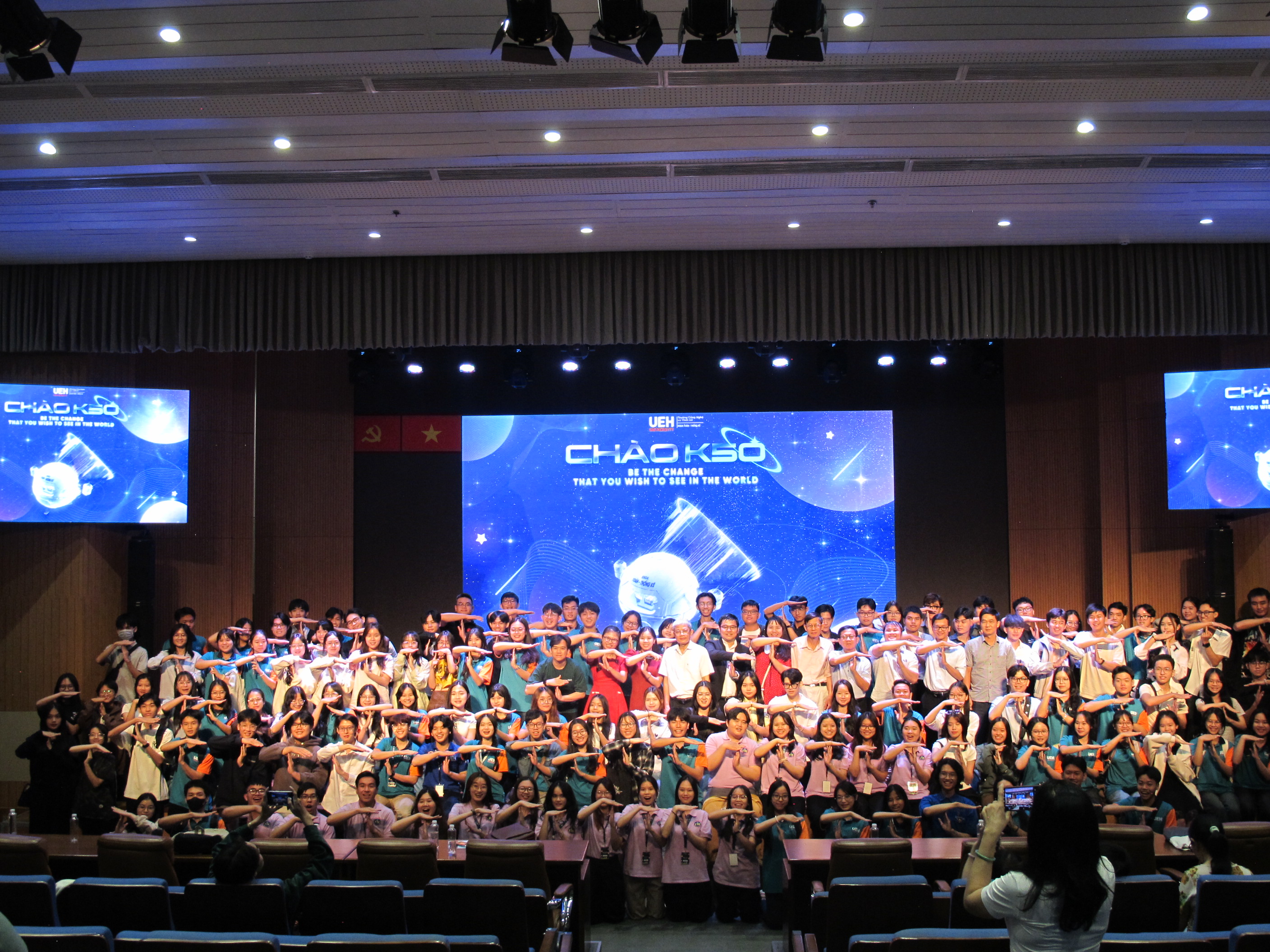 Khoa Toán - Thống kê chào đón Tân sinh viên khóa 50 "Chào K50 - Be the change that you wish to see in the world"