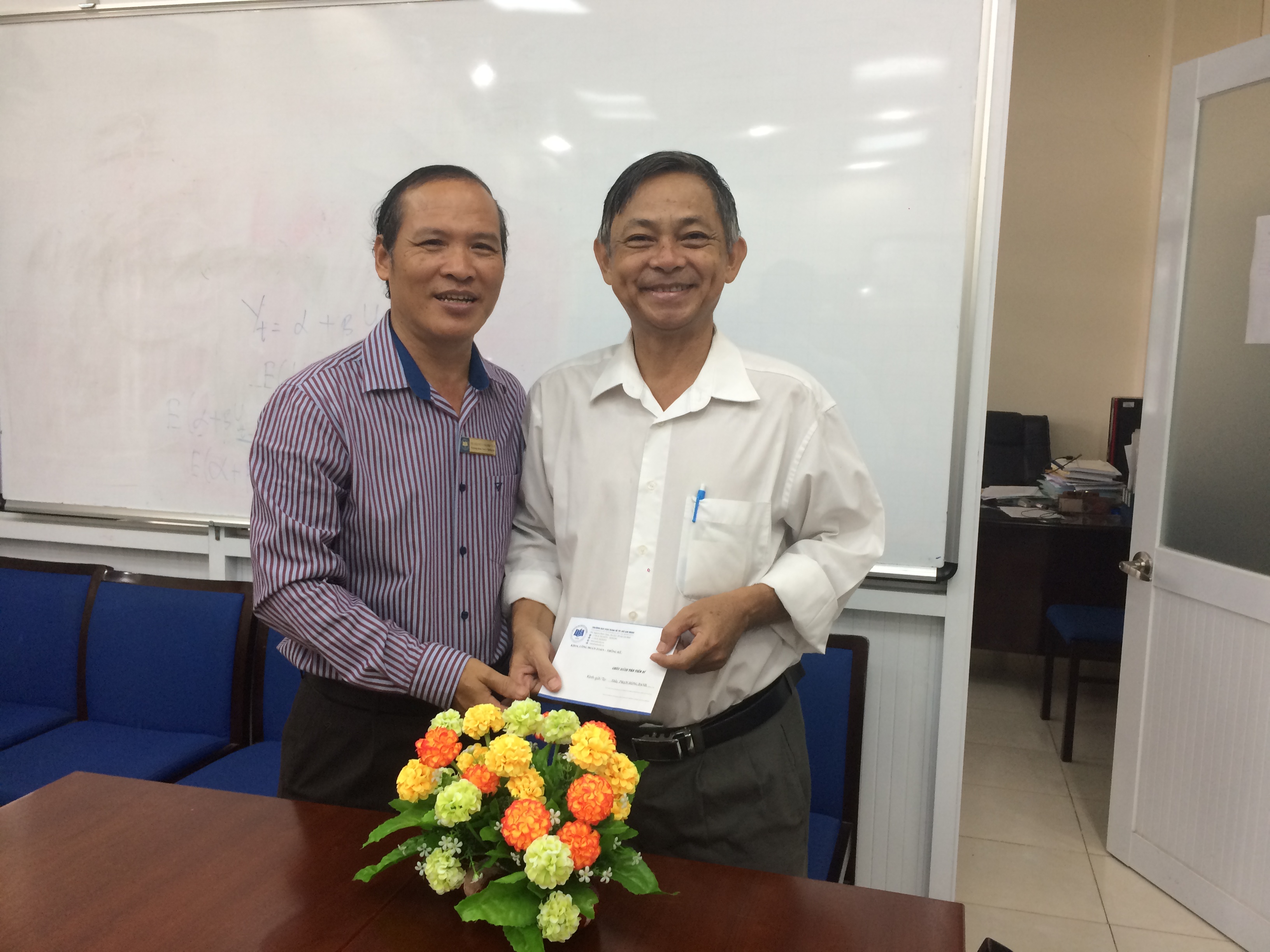 Khoa Toán - Thống kê chúc mừng thầy Phạm Hồng Danh bảo vệ thành công luận án Tiến sĩ
