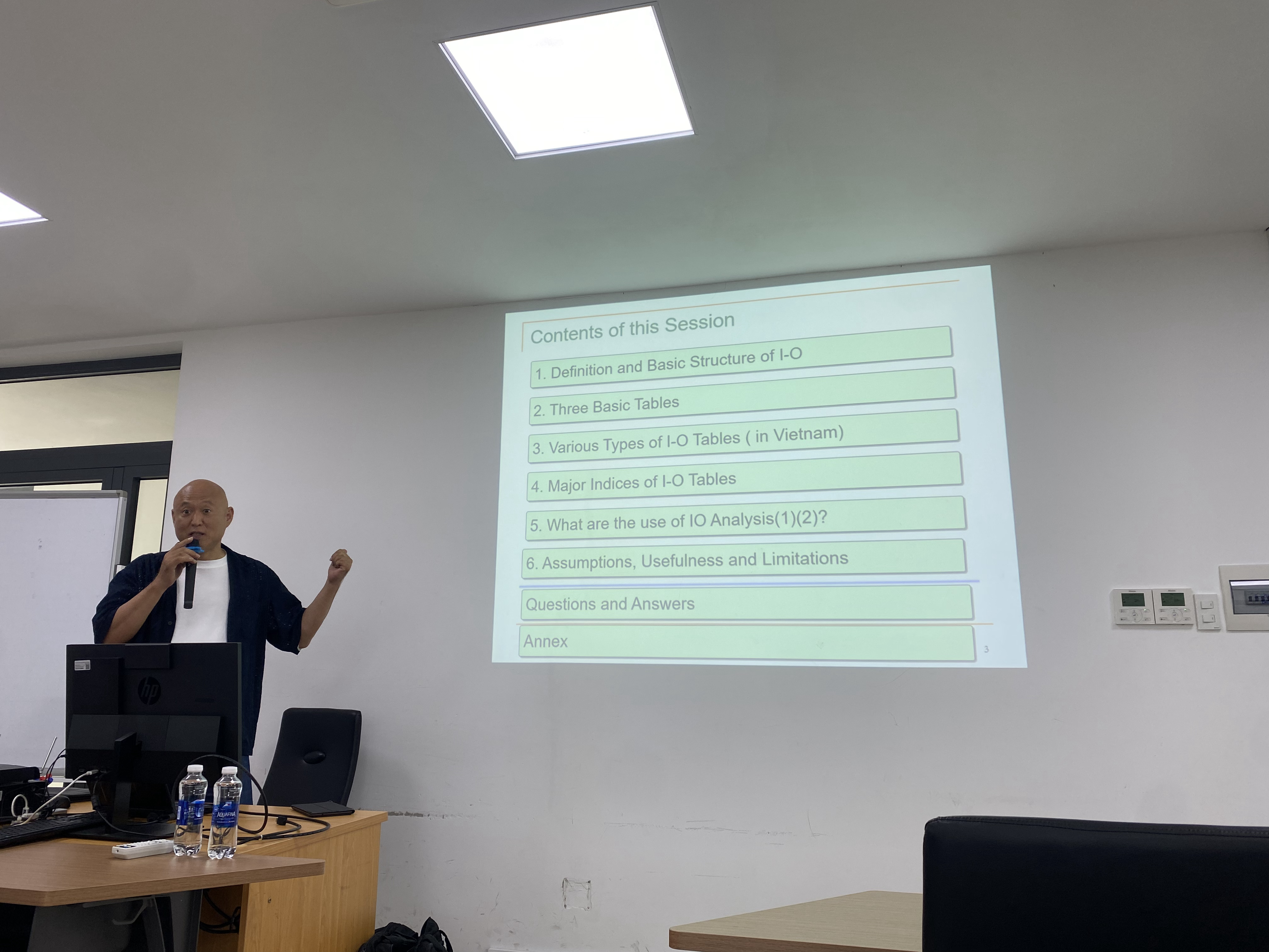 Seminar Khoa Toán - Thống kê: "Discussion on internal and external multipliers concept based on interregional input - Output between Ha Noi and Rest of Vietnam"