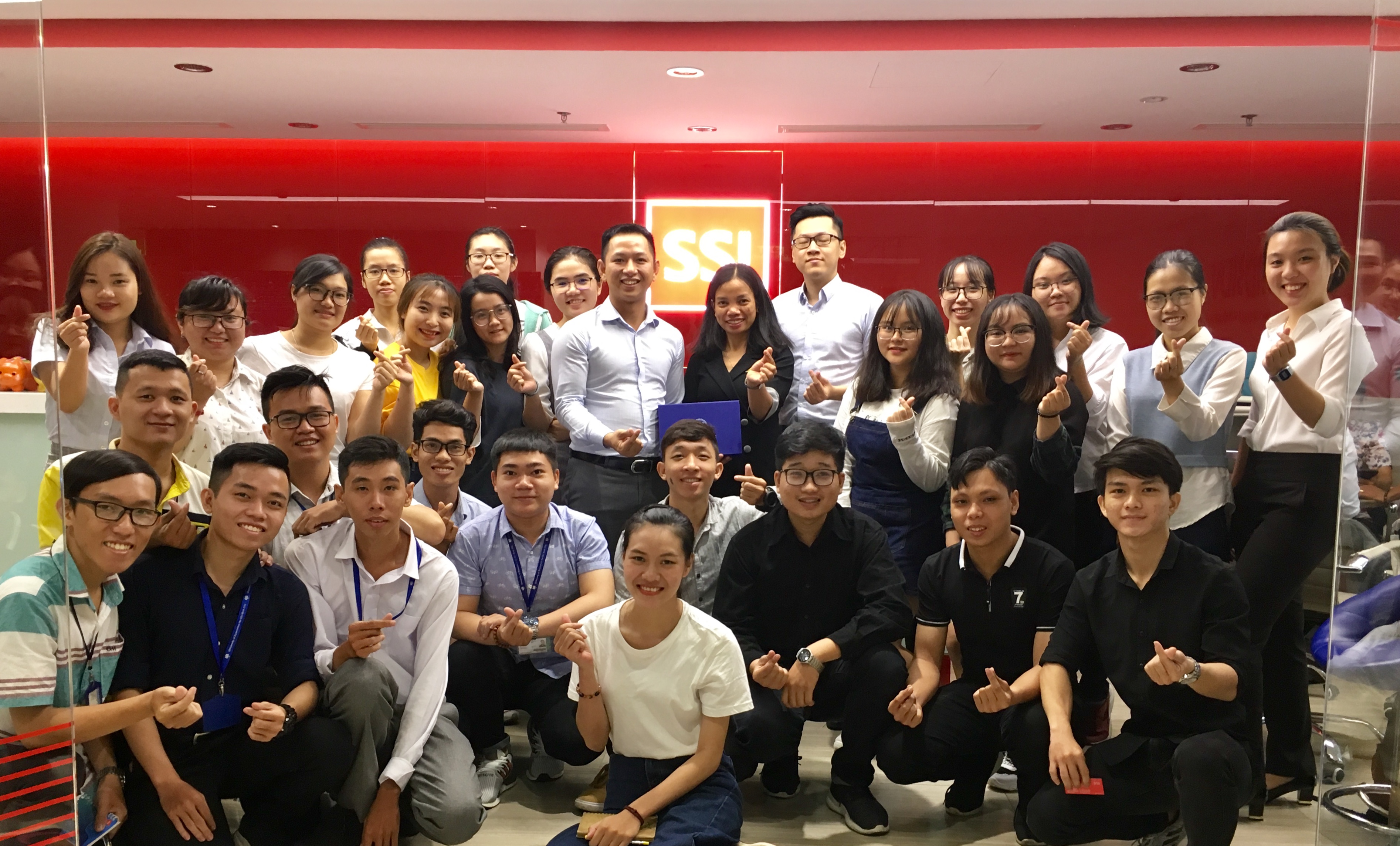 Sinh viên chuyên ngành TOÁN TÀI CHÍNH khóa 42 thăm quan công ty chứng khoán SSI