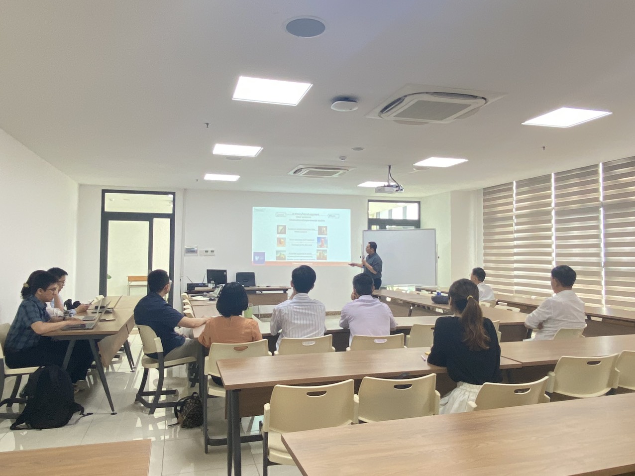 Buổi seminar tháng 04 của khoa Toán - Thống kê , chủ đề "Modern Difference-in-Diferences estimator for heterogeneous event dates: An empirical evidence" 